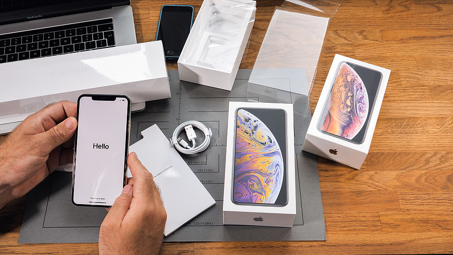 Design genius—taking the iPhone out of its box